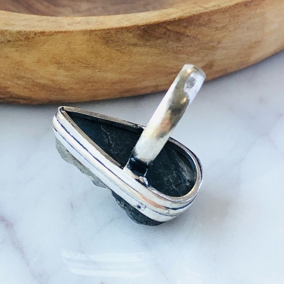 Silver Labradorite Statement Ring - Picture 6 of 9